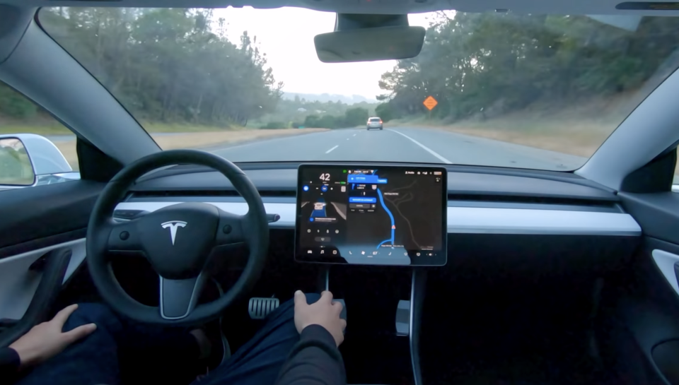 Tesla FSD Beta im Einsatz (Tesla YouTube-Video)