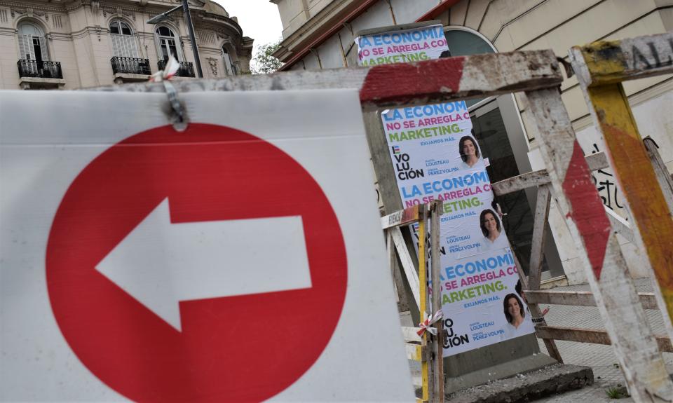 Las veredas argentinas, el primer escenario de la discordia política