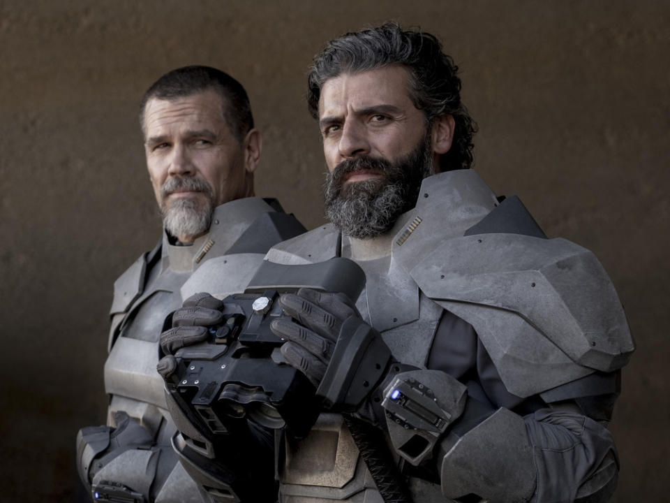 "Dune": Josh Brolin als Gurney Halleck, an seiner Seite Oscar Isaac als Leto Atreides. (Bild: © 2020 Warner Bros. Entertainment Inc. All Rights Reserved.)