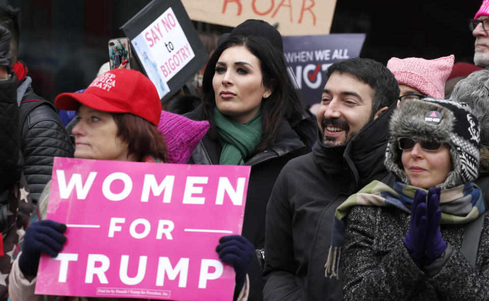 Laura Loomer (center) stands across from the Women's March in New York City on Jan. 19, 2019. (Photo: John Lamparski via Getty Images)