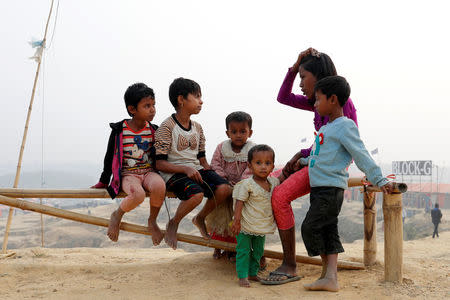 Rohingya refugee children talk to each other in Palong Khali camp, near Cox's Bazar, Bangladesh January 14, 2018. REUTERS/Tyrone Siu