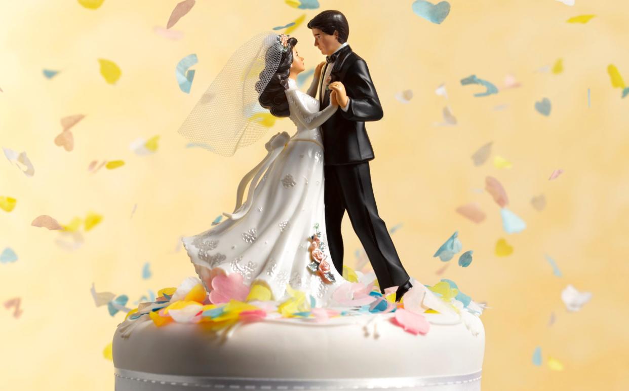 Dancing wedding cake figurines