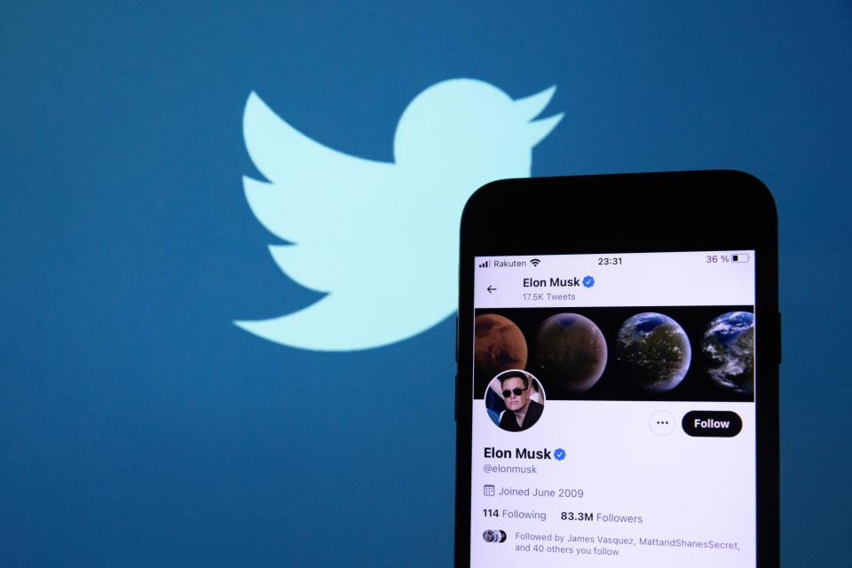 Twitter 發表公告，指 Elon Musk 會以 440 億美元私有化 Twitter。 (Photo Illustration by Stanislav Kogiku/SOPA Images/LightRocket via Getty Images)