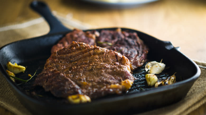 steaks in griddle pan