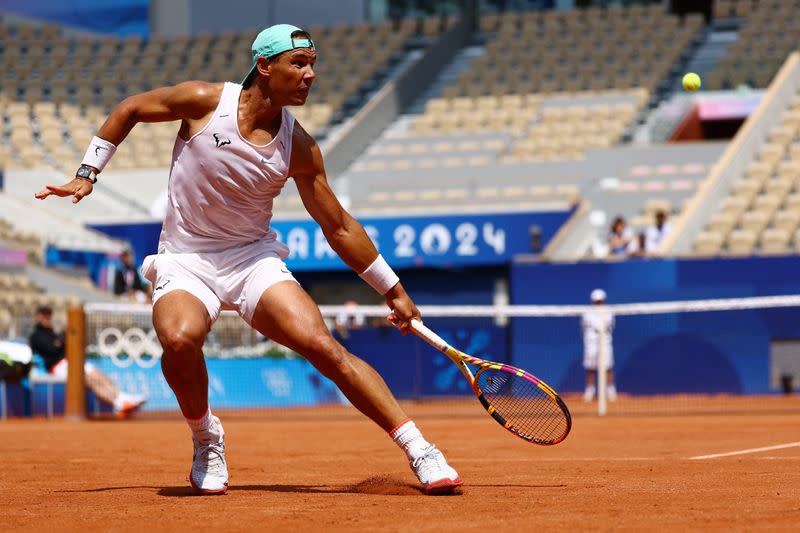 Juegos Olímpicos de París 2024 - Entrenamiento de tenis - Estadio Roland Garros, París, Francia - 24 de julio de 2024. Rafael Nadal de España durante el entrenamiento