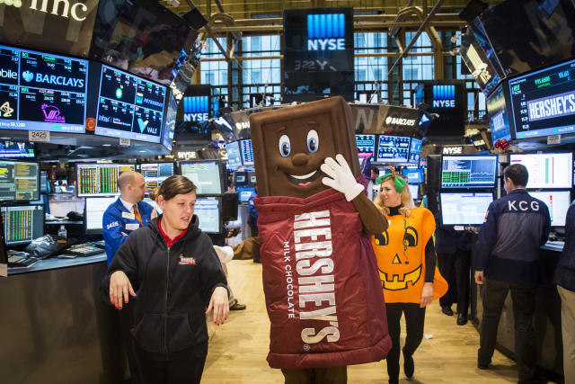 A Hershey's chocolate bar celebrates Halloween on the floor of the New York Stock Exchange shortly after the market's opening bell in New York October 31, 2014. REUTERS/Lucas Jackson 