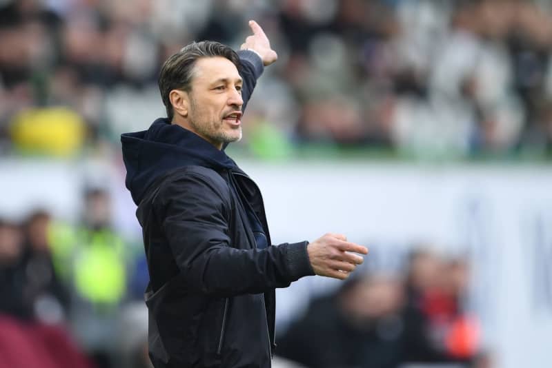 Wolfsburg coach Niko Kovac gestures on the touchline during the German Bundesliga soccer match between VfL Wolfsburg and FC Augsburg Volkswagen Arena. Swen Pförtner/dpa