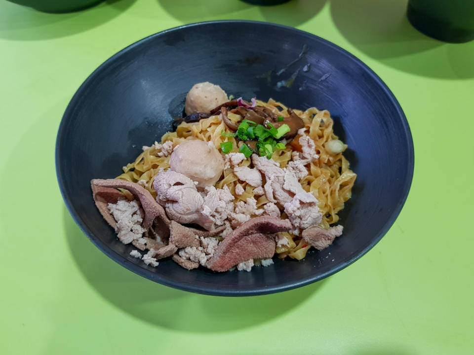 mr meepok - mushroom minced pork noodle