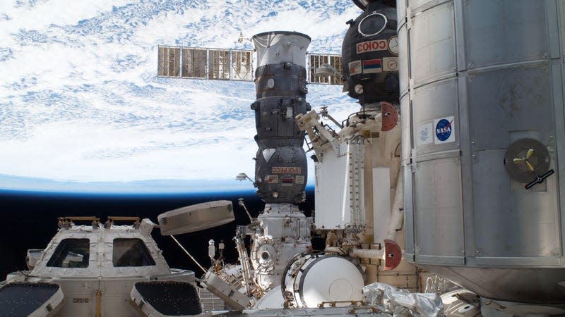 The junk was jettisoned from the International Space Station. - Photo: NASA (Getty Images)