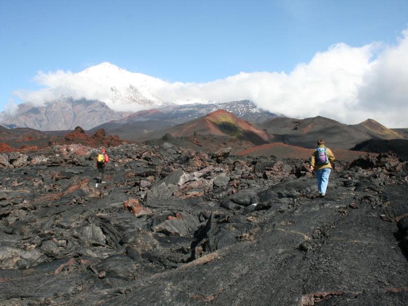 Wandern auf dem schartigen Lavafeld gilt als extrem gefährlich, weil der Boden brüchig und oft unterhöhlt ist. Doch einige Abenteurer können es nicht lassen. Foto: Ulf Mauder