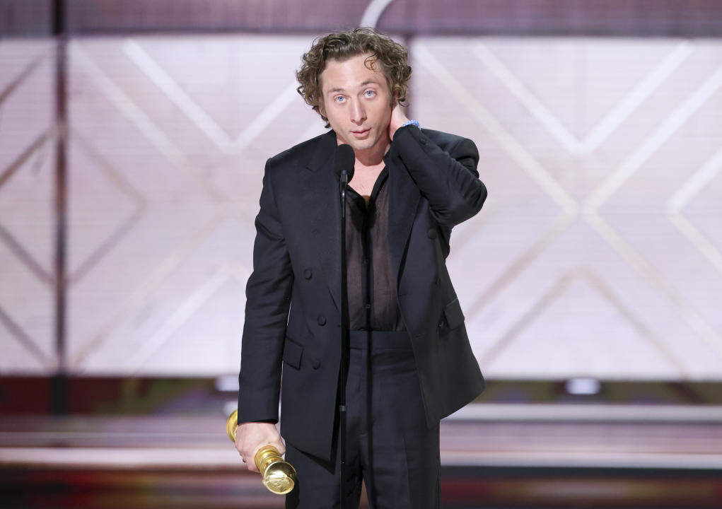 Jeremy Allen White accepts the award for Best Performance by a Male Actor in a Television Series, Musical or Comedy for 