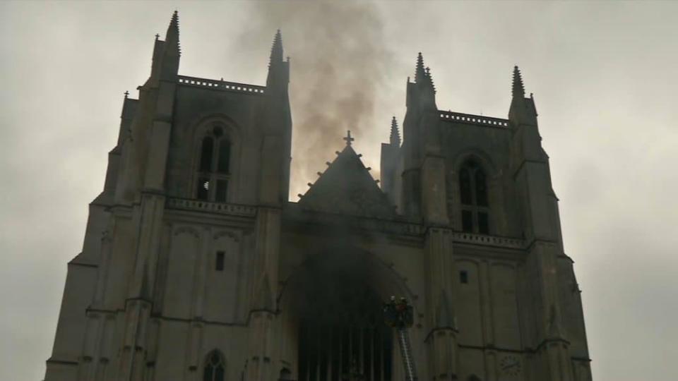 La cathédrale de Nantes, frappée par un incendie le 18 juillet 2020 - Capture d'écran