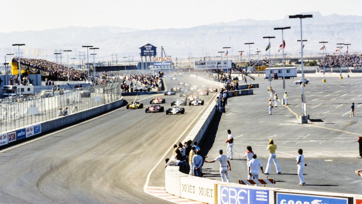 streets of las vegas, united states of america october 17 alan jones, williams fw07d ford, leads gilles villeneuve, ferrari 126ck, and alain prost, renault re30, at the start during the caesars palace gp at streets of las vegas on october 17, 1981 in streets of las vegas, united states of america photo by lat images