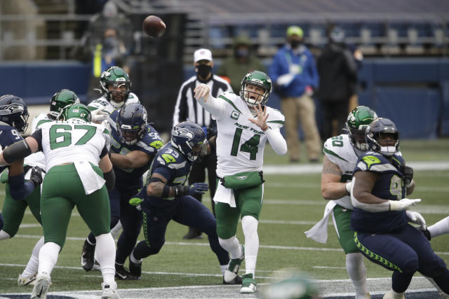 Russell Wilson throws four TDs as Seattle Seahawks rout winless N.Y. Jets