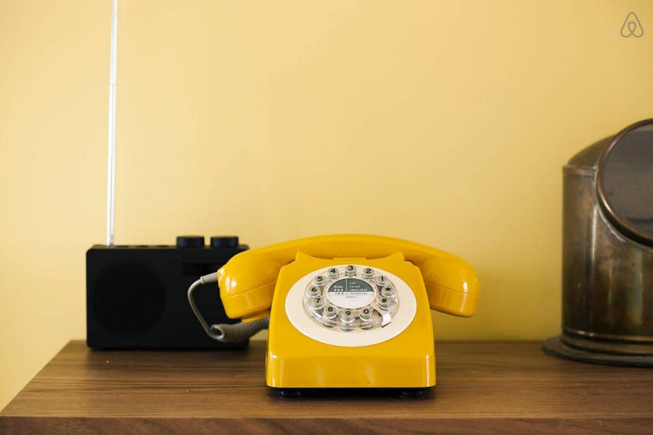 airbnb houseboat phone