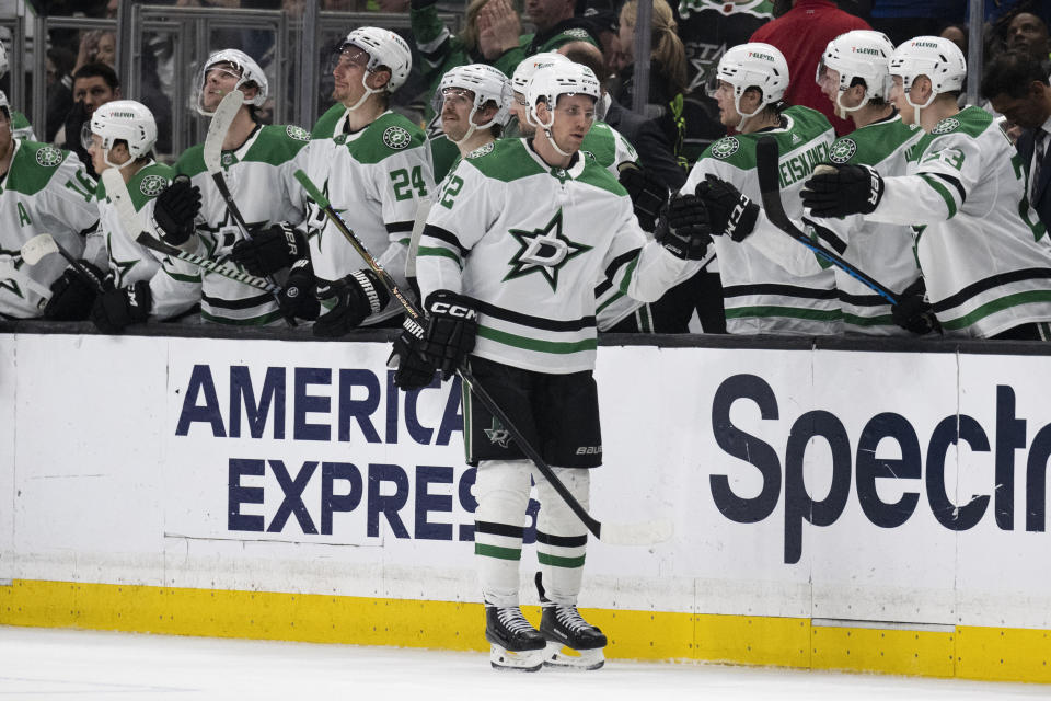 Dallas Stars center Radek Faksa (12) celebrates his goal with the bench during the second period of an NHL hockey game against the Los Angeles Kings, Saturday, March 9, 2024, in Los Angeles. (AP Photo/Kyusung Gong)