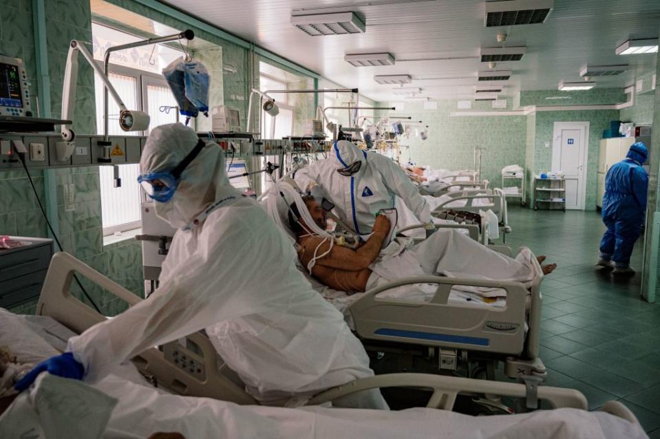 Russian doctors wearing personal protective equipment work in the intensive care unit for the COVID-19 coronavirus patients. Source: Getty