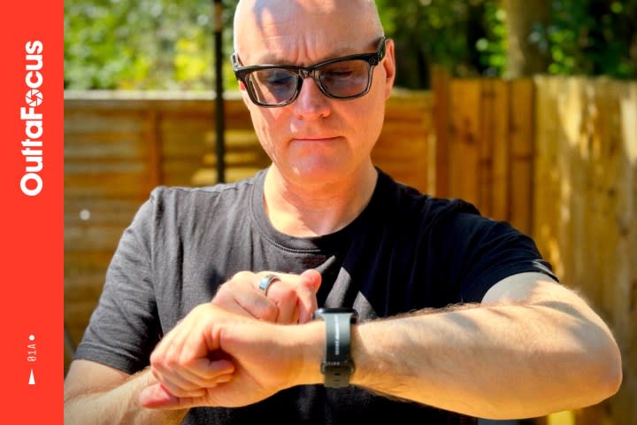 A person wearing an Apple Watch Series 9, made for the OuttaFocus column.