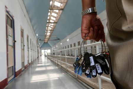 A guard holds keys in the long-term sentence zone inside Klong Prem high-security prison in Bangkok, Thailand July 12, 2016. REUTERS/Jorge Silva