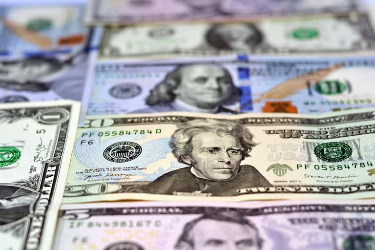 El dólar oficial se vende a 183 pesos