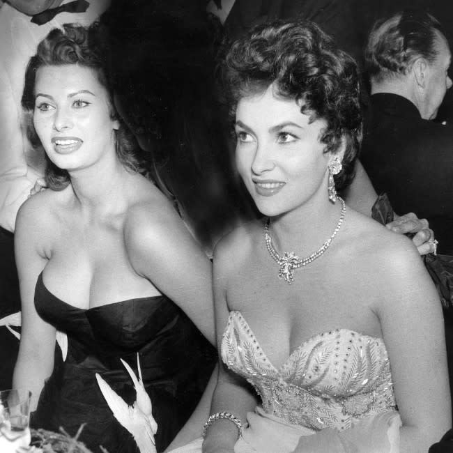 Sophia Loren y Gina Lollobrigida en una imagen de 1934 credit:Bang Showbiz