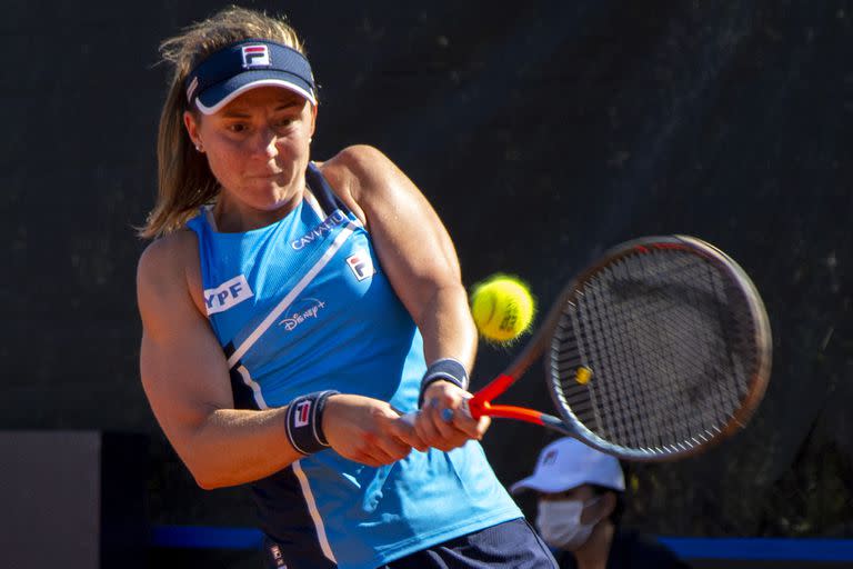 Nadia Podoroska, en la caída frente a Yulia Putintseva en el torneo Billie Jean King Cup, en la ciudad de Córdoba