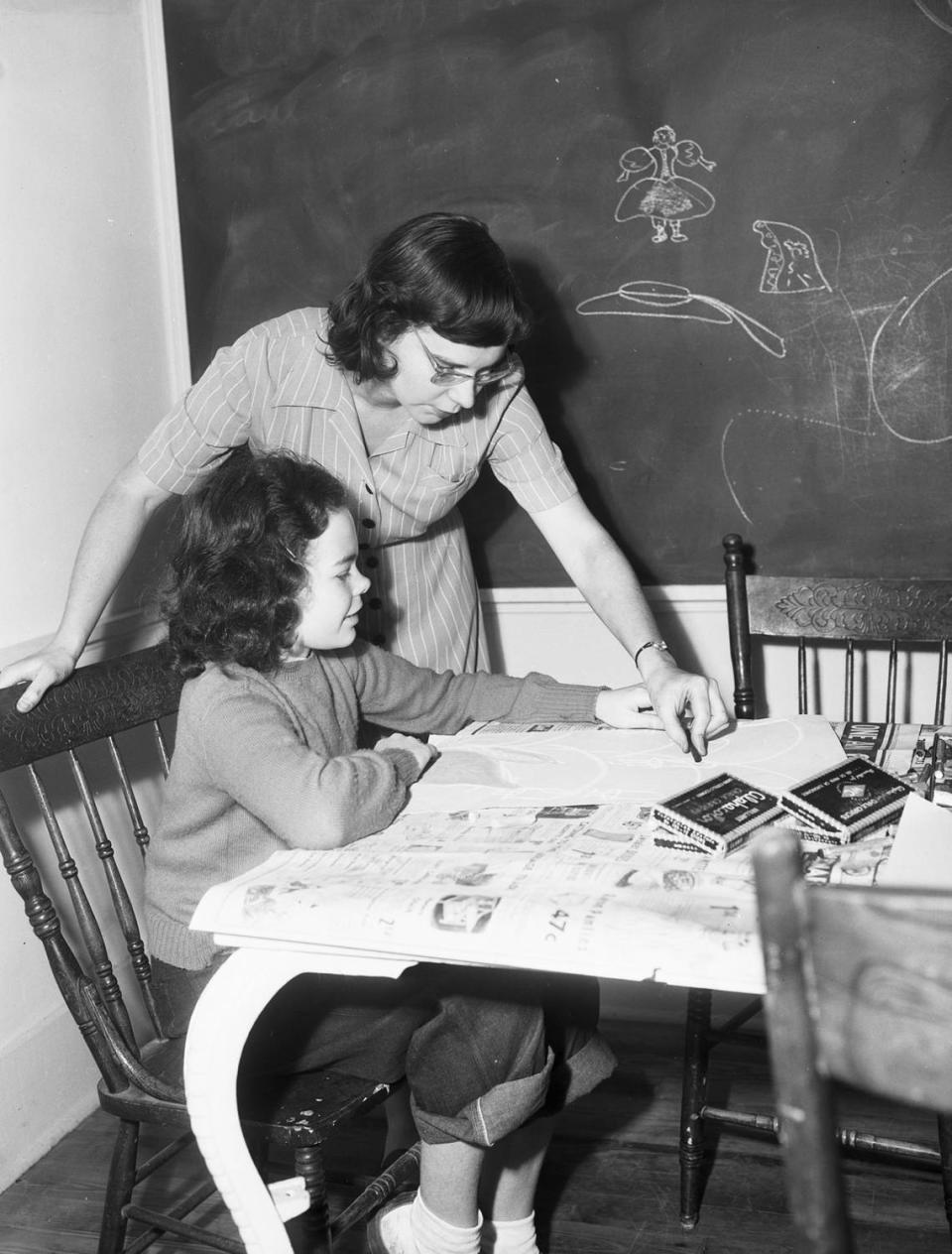 Sybil Wilson shares some tricks of the artist’s trade with Mary Tonetti during a weekend class held at the Jewish Community Center in 1946. She was later a professor of art in Connecticut.
