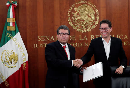 Mexican senator Ricardo Moreal (L) shakes hands with Juan Carlos Baker, Mexico's Undersecretary of Foreign Trade after he announced a trilateral pact on NAFTA during a news conference at the Senate building in Mexico City, Mexico September 30, 2018. REUTERS/Henry Romero