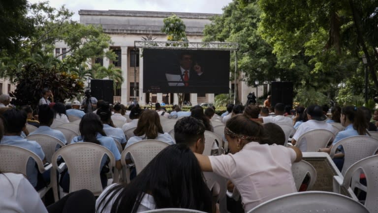 Cuban students listen to Cuban Foreign Minister Bruno Rodriguez delivering his speech at the United Nations in New York calling for an end to the US embargo against Cuba on October 26, 2016 at the University of Havana, in the Cuban capital