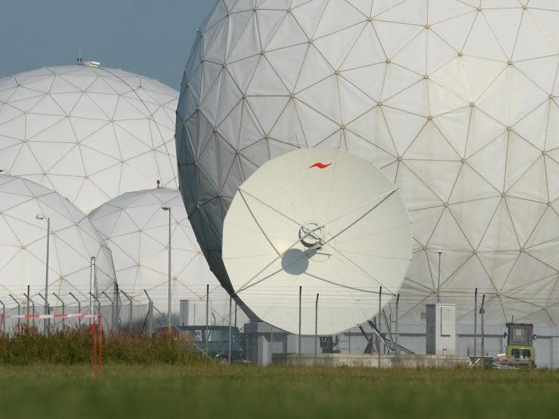 Der BND spioniert im bayerischen Bad Aibling im Auftrag der NSA Satellitenkommunikation aus - zum Beispiel die von deutschen Wirtschaftsunternehmen. Foto: Andreas Gebert/Archiv