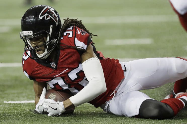 Jalen Collins made a tremendous play to force and recover a fumble against the Packers. (AP)