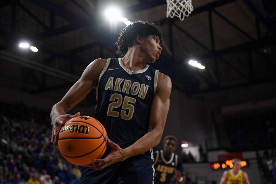 Akron's forward Enrique Freeman turns to see who he can pass the ball to during a game at South Dakota State on Monday.