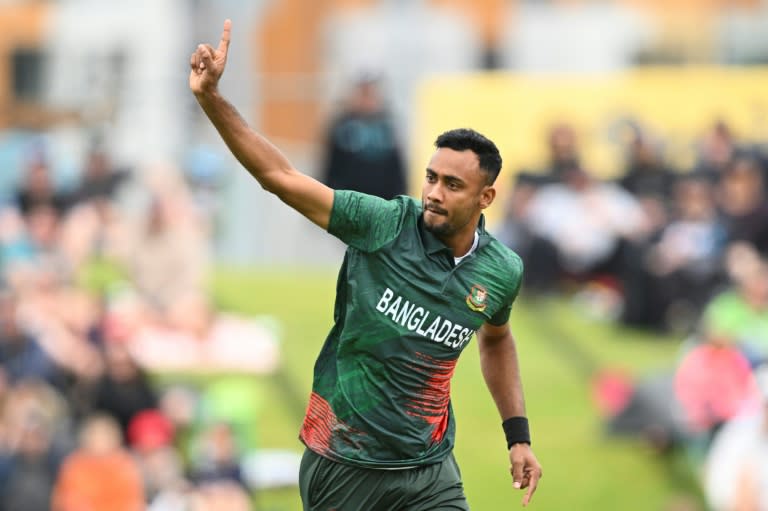 Bangladesh's Shoriful Islam split his hand while fielding in a warm-up (BLAKE ARMSTRONG)