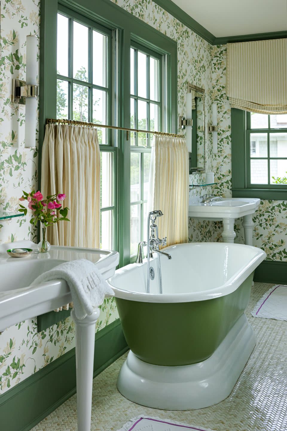 a bathroom with tub, sink and bathtub