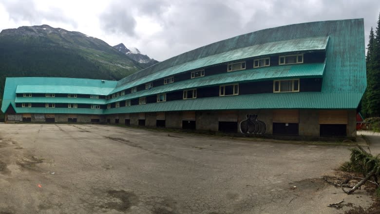 Lawsuits leave lodge in Glacier National Park derelict