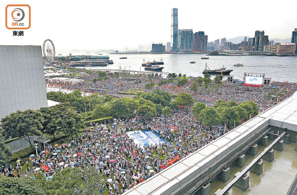 守護香港大聯盟有三十一萬六千人參與集會。（高嘉業攝）