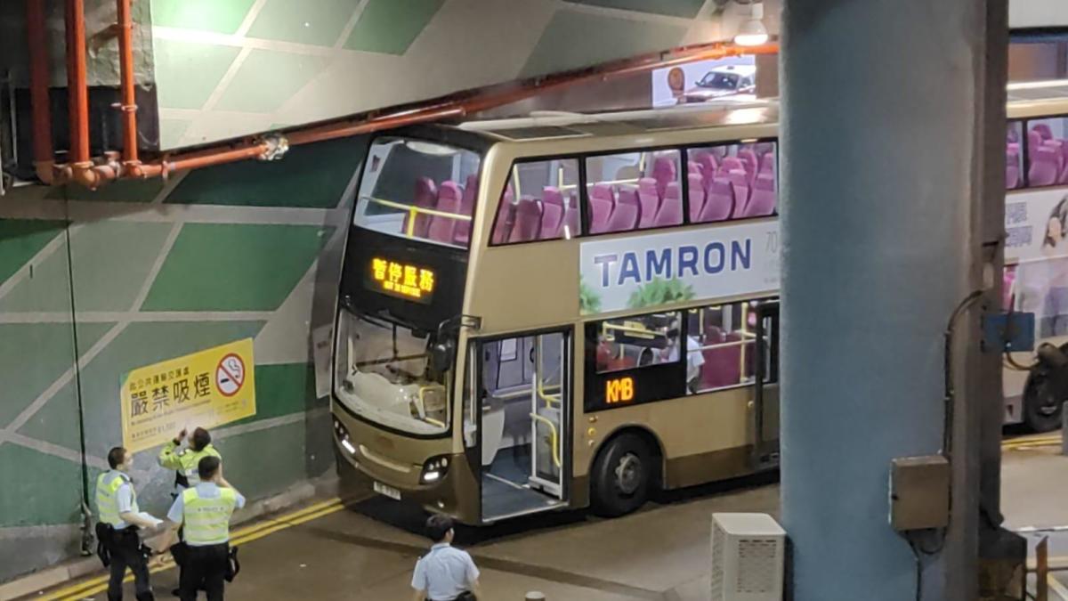 KMB Lam Tin Station Accident: Bus Hits Fire Hose, Causing Water Burst