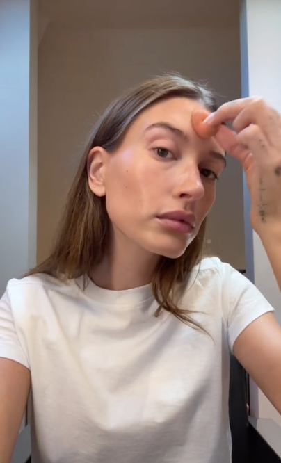 Hailey Bieber's 2-minute makeup routine is surprisingly easy: Step-by-step  guide