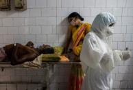 Wider Image: Last doctor standing: Pandemic pushes Indian hospital to brink