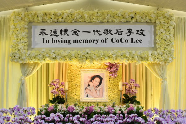 李玟告別式現場照，選了一張笑起來很陽光的遺照。（圖／Late CoCo Lee Family提供）