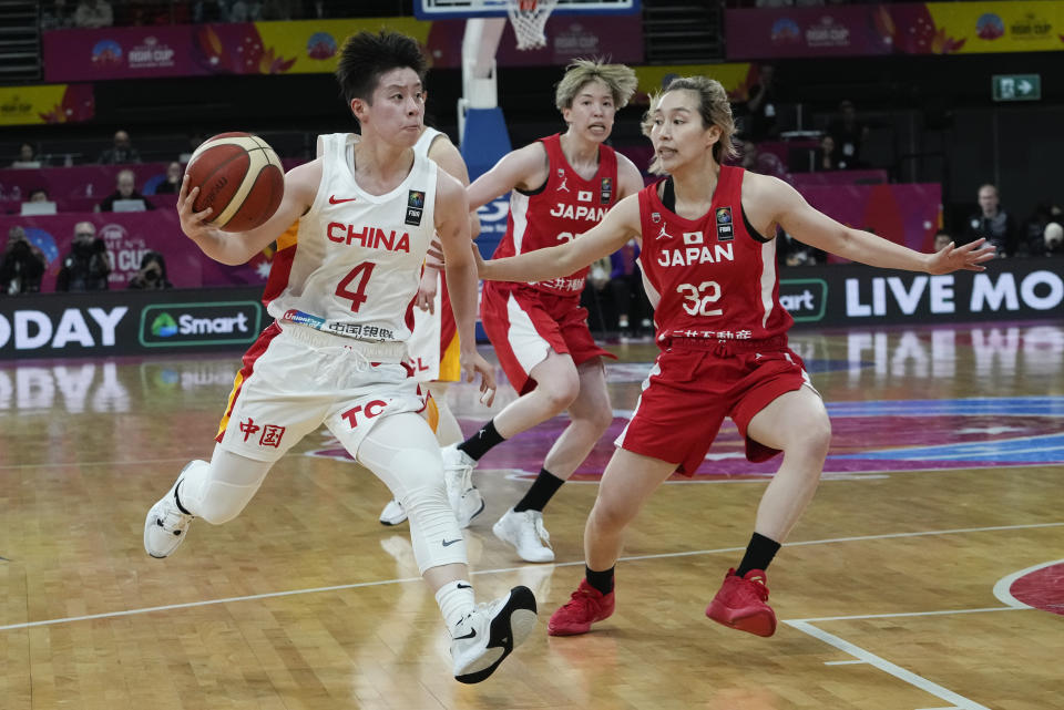 Japan's Saori Miyazaki, right, attempts to stop China's Yuan Li during the Asia Cup women's basketball final in Sydney, Australia, Sunday, July 2, 2023. (AP Photo/Mark Baker)