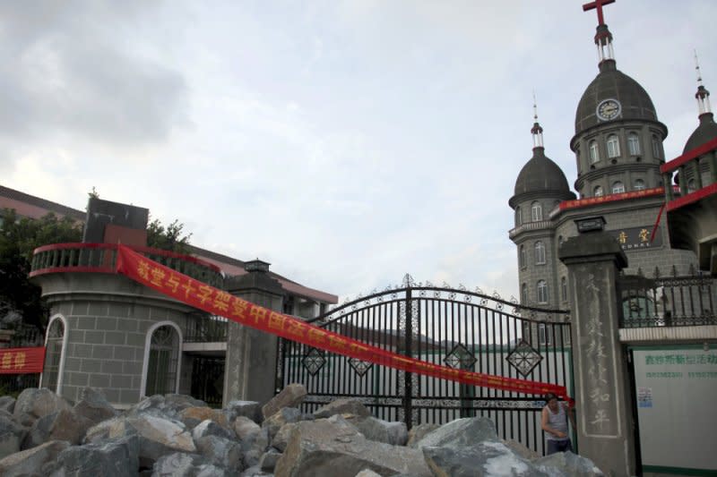 自由之家中國宗教報告：中國加大壓制力道，強拆教堂十字架（AP）