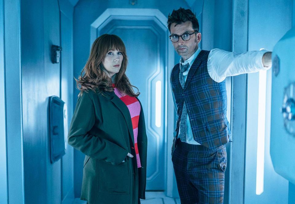 catherine tate and david tennant in doctor who, a man and woman standing in a hallway