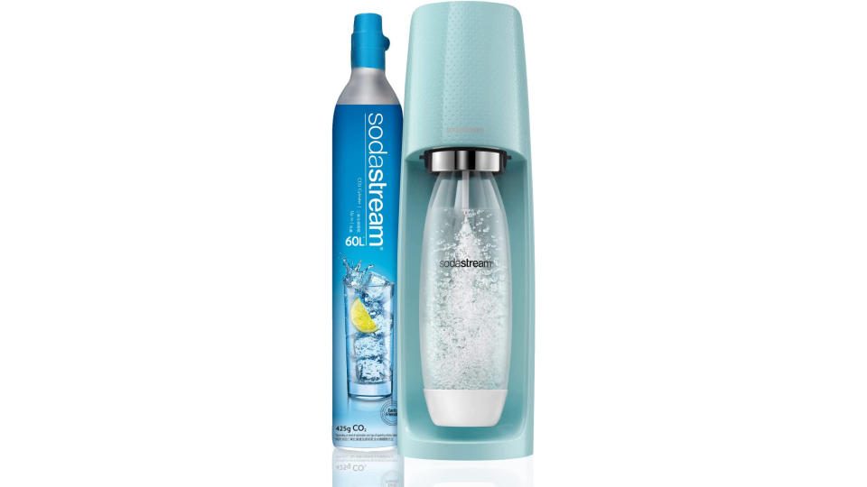 SodaStream Spirit Icy Blue Sparkling Water Maker, 2.8 kg. (Photo: Amazon SG)