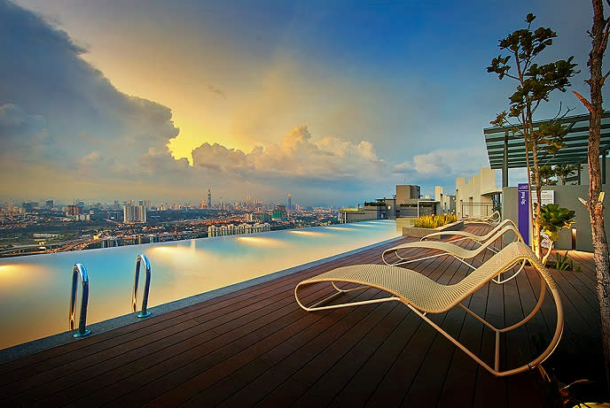 kl condo, kuala lumpur condo, infinity pool, sky pool, infinity swimming pool, infinity pool malaysia, what is infinity pool, infinity pool condo