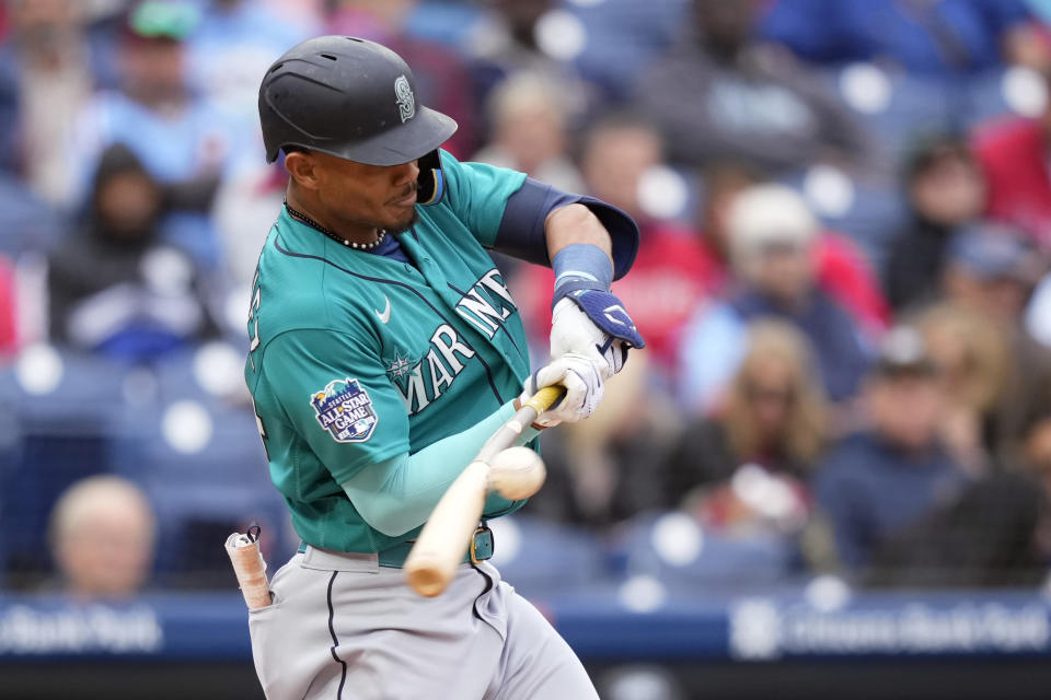 Seattle Mariners' Julio Rodriguez breaks his bat on a line out against Philadelphia Phillies relief pitcher Seranthony Dominguez during the sixth inning of a baseball game, Thursday, April 27, 2023, in Philadelphia. (AP Photo/Matt Slocum)