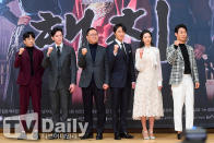 SBS新月火劇《獬豸》製作發佈會於11日舉辦，丁一宇、權律和高雅羅等主演攜手亮相。