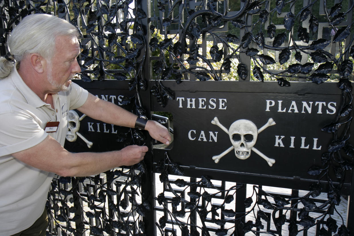 "Diese Pflanzen können töten", lautet die freundliche Begrüßung am Alnwick Garden in Nordwesten von England (Bild:: Jeffrey Greenberg/Universal Images Group via Getty Images)