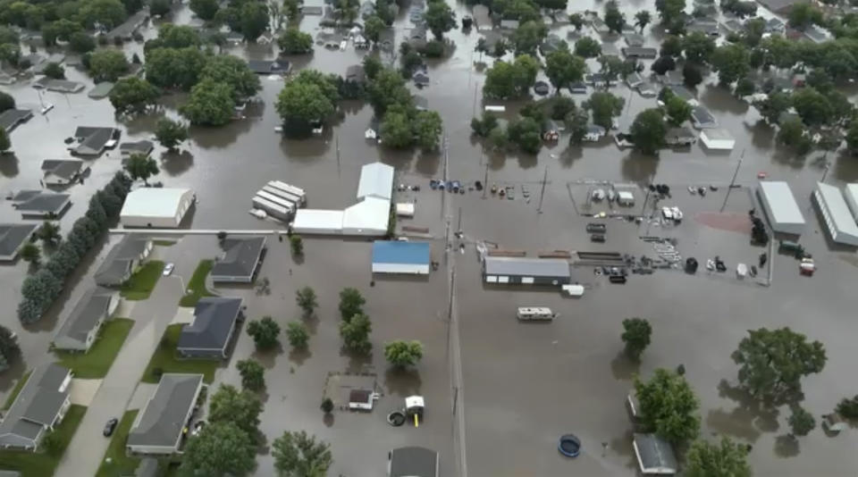 En esta imagen del sábado 22 de junio de 2024, proporcionada por la policía del condado Sioux, aparece la ciudad de Rock Valley, Iowa. (Policía del condado Sioux, vía AP)