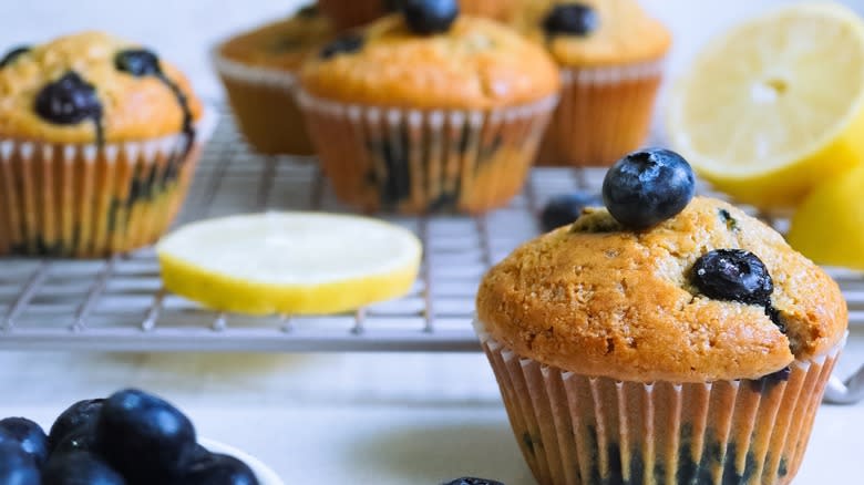 Blueberry muffins with lemon slices